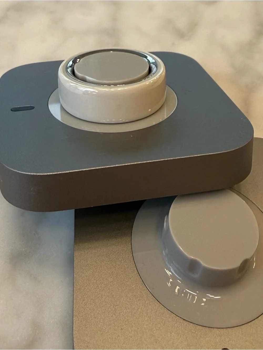 Oura ring gen 4 size 6 white ceramic with extra charging dock (like new)